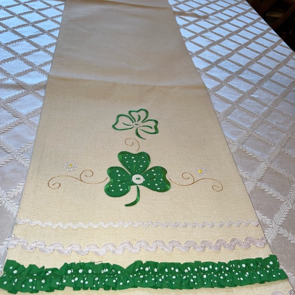 St. Patrick’s Day table runner - Picture 3 of 6